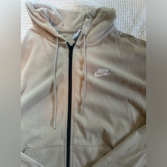 Nike Wide Sleeve Cream and Black Zip Up - Picture 3 of 7